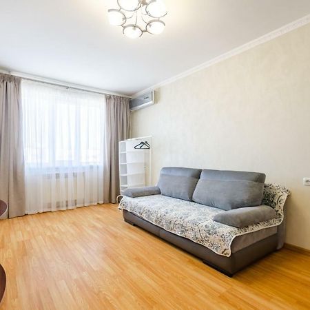 Artal Apartment On Obolonskaya Square 3 基輔 外观 照片
